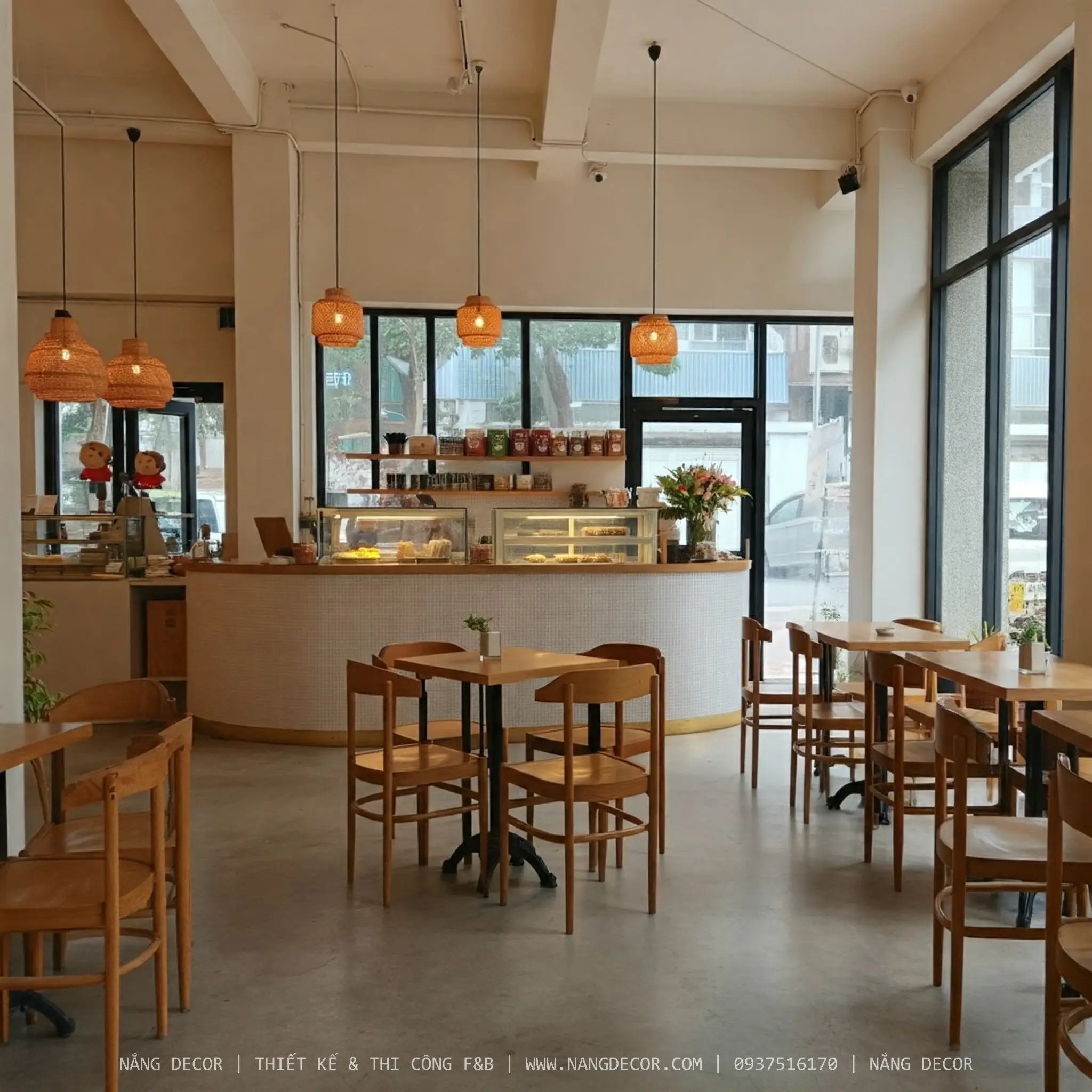 Nắng Decor thi công quán cafe cóc trọn gói với không gian xanh mát.