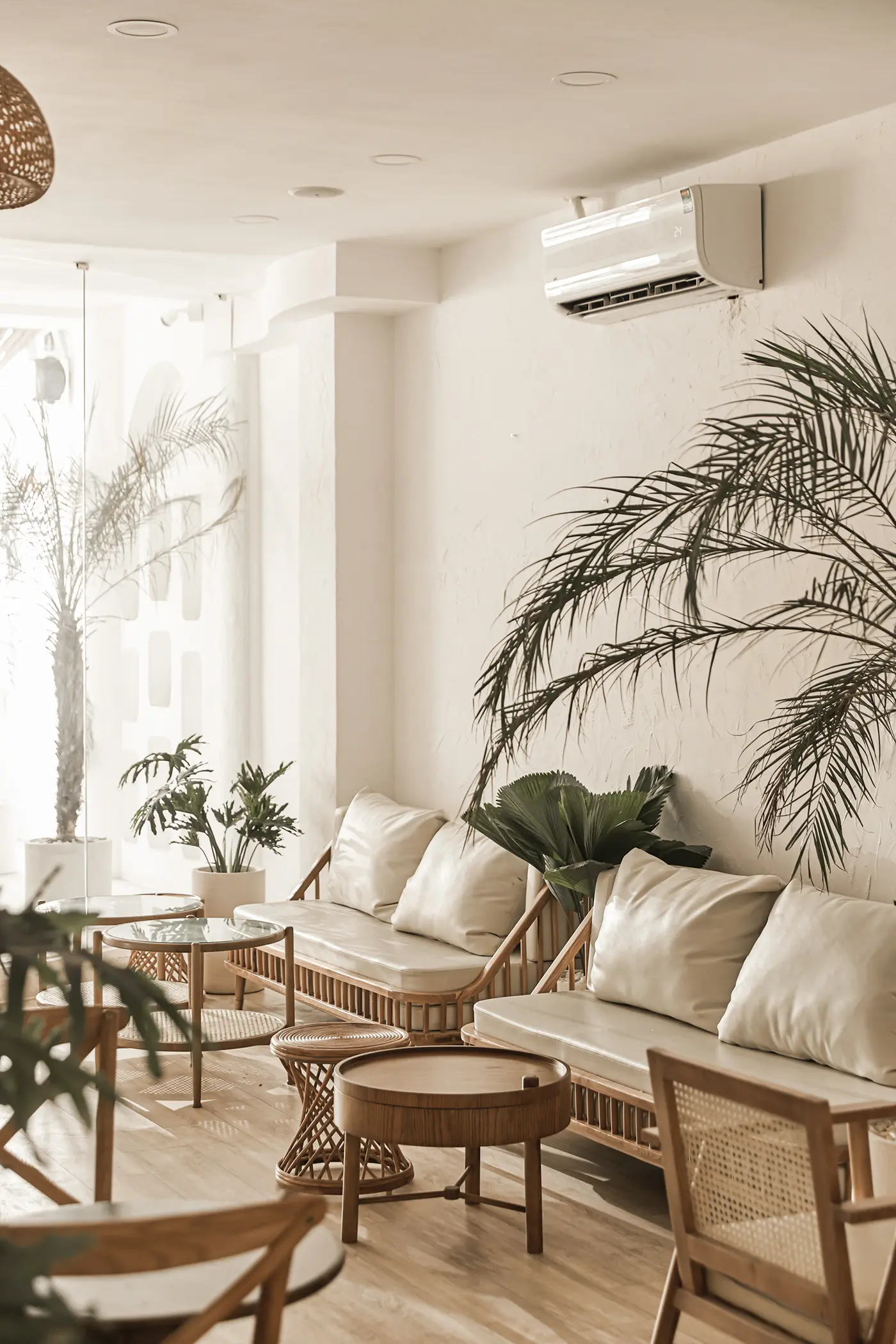Chi tiết thi công tiểu cảnh nước cho quán cafe sân vườn nhỏ.