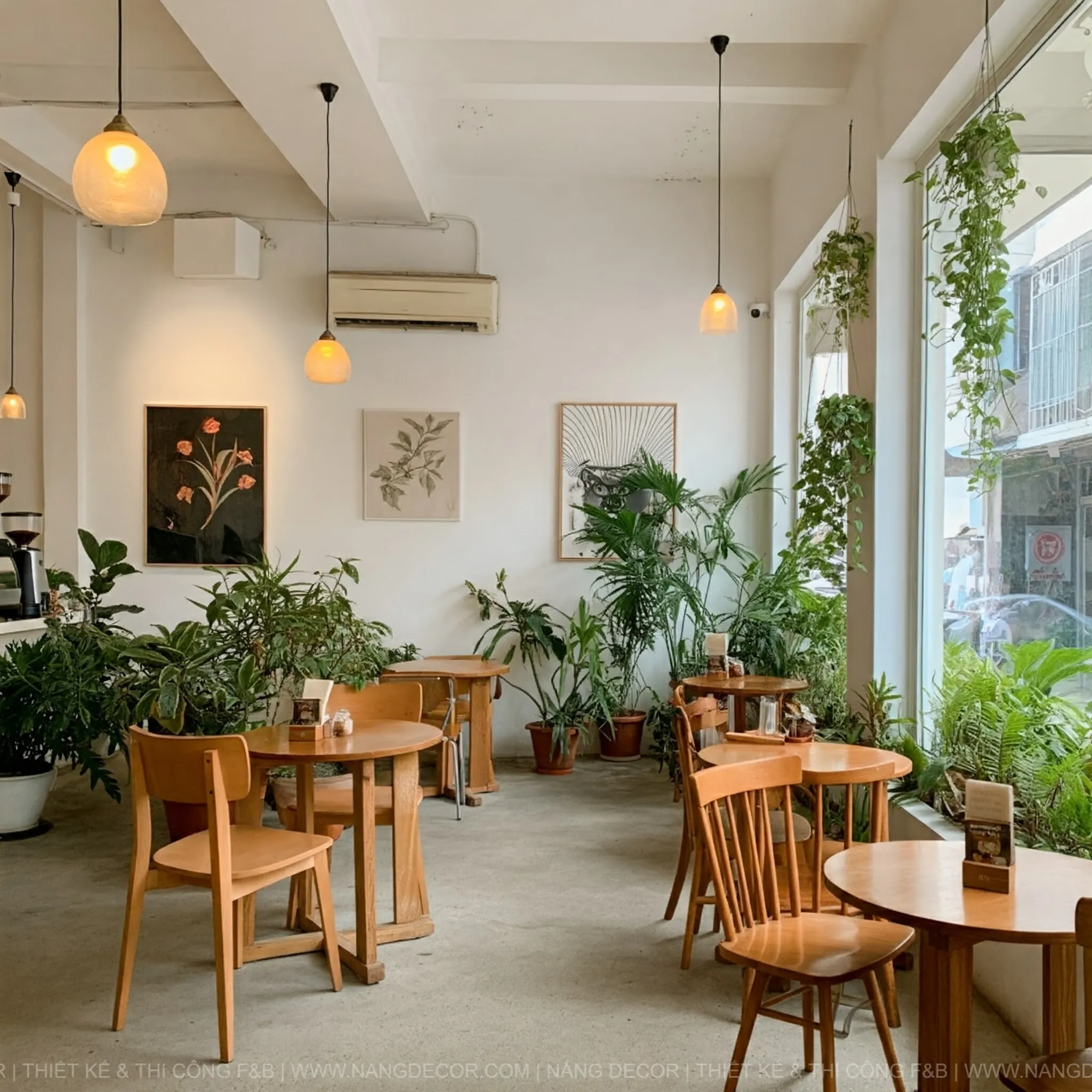 Quầy bar ấn tượng tại một quán cà phê góc phố được thiết kế độc đáo.