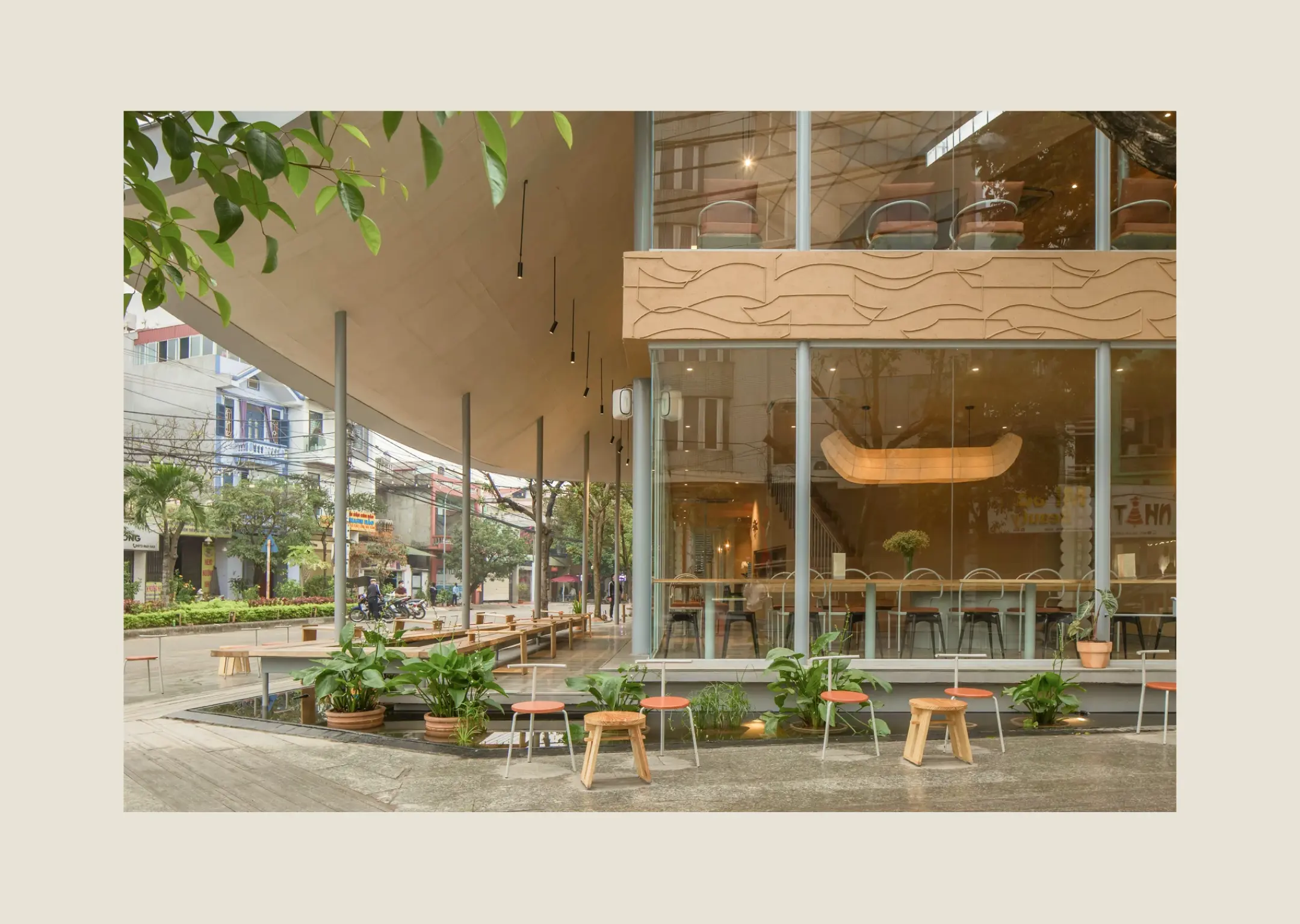 Không gian thiết kế trần quán cafe đẹp tối ưu công năng và thẩm mỹ